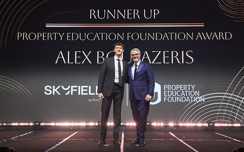 Clay Thomas presenting award to Skyfields PEF award runner up 